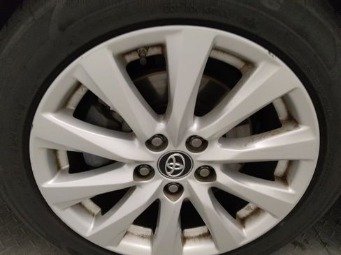 Used 2018 Toyota Camry LE FWD image 31