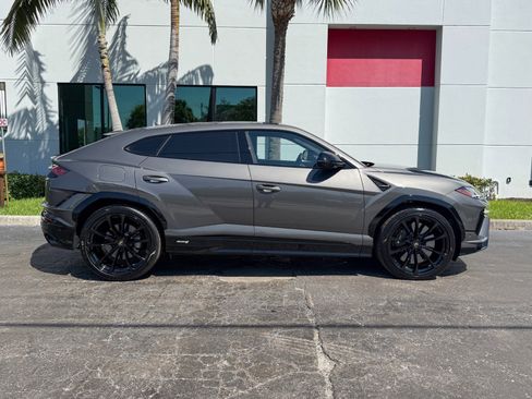 Used 2024 Lamborghini Urus S image 2