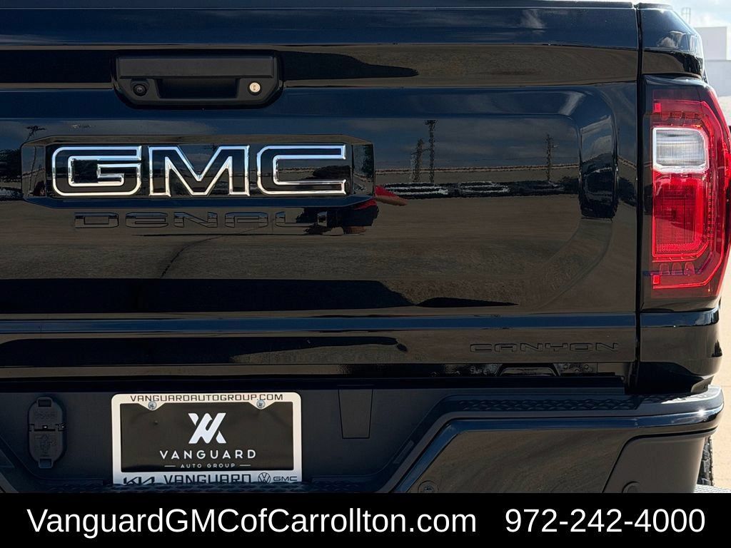New 2026 GMC Canyon Denali w/ LPO, Denali Black Edition AWD/4WD image 5