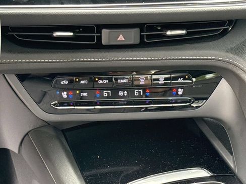 Used 2023 Buick Envision Avenir AWD/4WD image 35