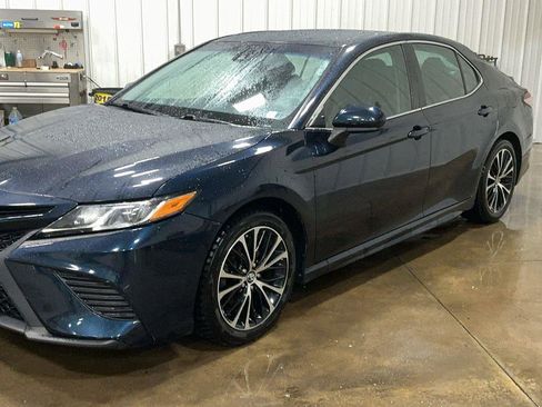 Used 2018 Toyota Camry SE image 9