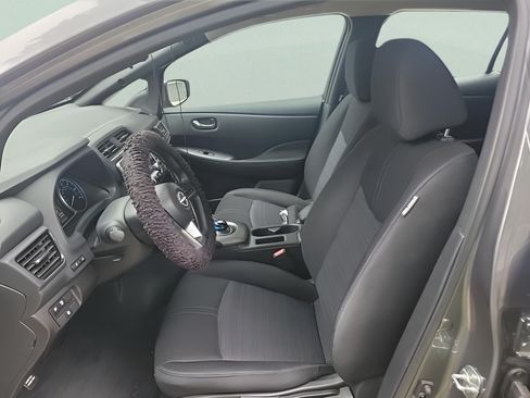 Used 2025 Nissan Leaf S FWD image 6