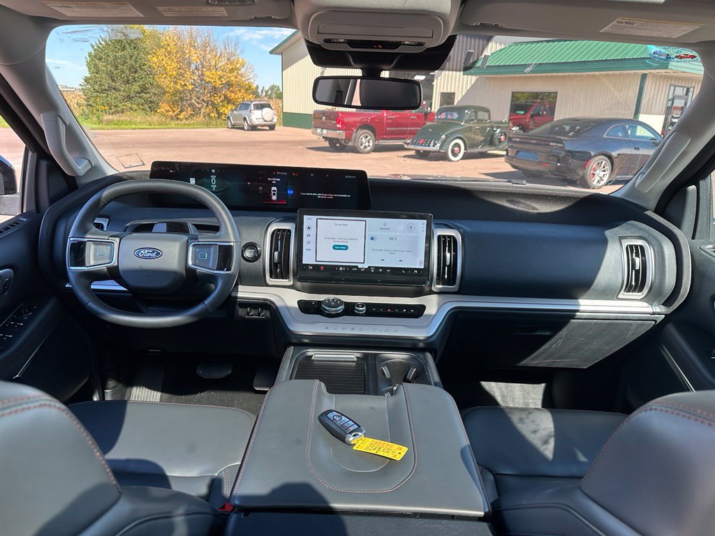 Used 2025 Ford Expedition Active AWD/4WD image 26