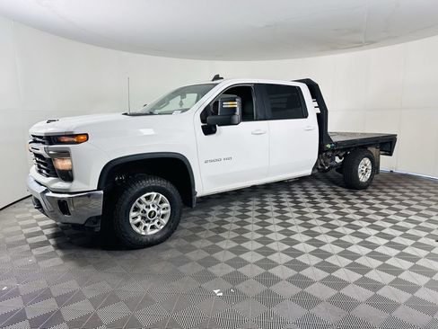 Used 2024 Chevrolet Silverado 2500 LT w/ Convenience Package AWD/4WD image 12