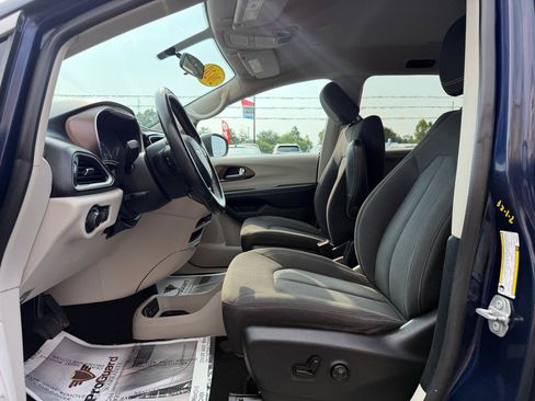 Used 2020 Chrysler Voyager LX w/ Cold Weather Group FWD image 14