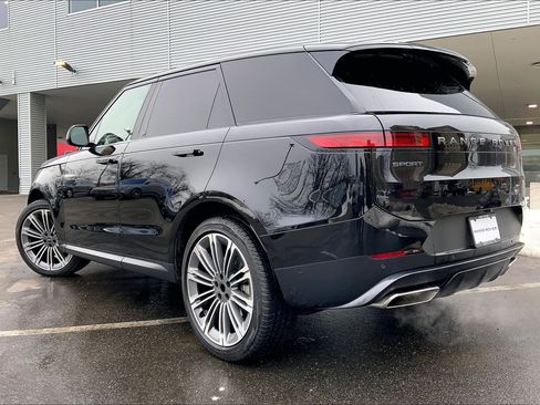 Used 2024 Land Rover Range Rover Sport SE image 3