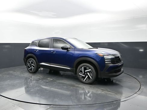 New 2026 Nissan Kicks SV w/ SV Premium Package AWD/4WD image 1
