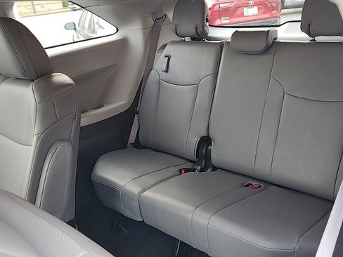 Certified 2023 Toyota Sienna XLE image 25