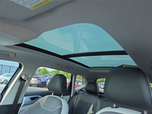 New 2026 Volkswagen Taos SE FWD image 25