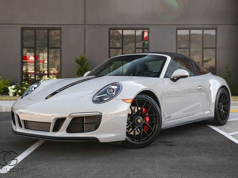 Used 2019 Porsche 911 Targa 4 GTS AWD/4WD image 2