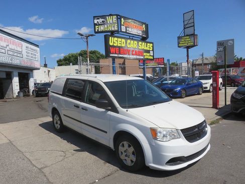 Used 2013 RAM C/V Tradesman FWD image 3