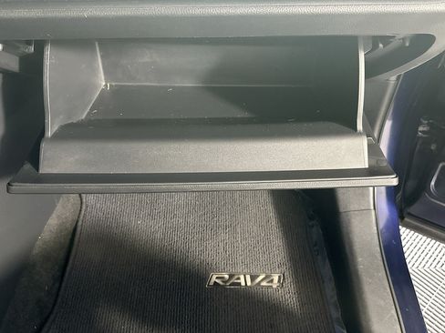 Used 2021 Toyota RAV4 XLE Premium FWD image 32