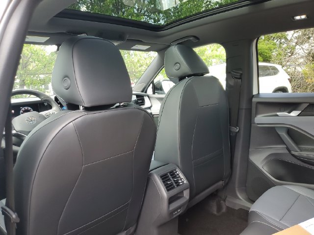 New 2026 Volkswagen Tiguan SE R-Line AWD/4WD image 11