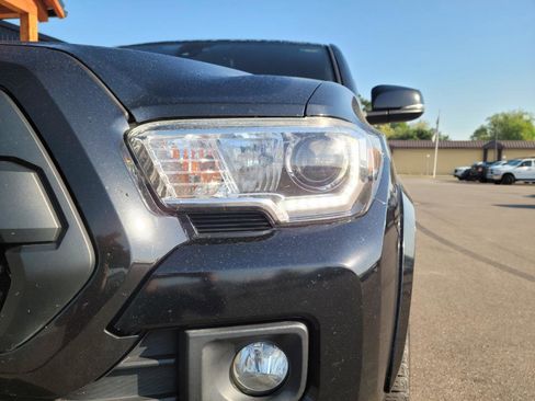 Used 2019 Toyota Tacoma TRD Sport AWD/4WD image 17