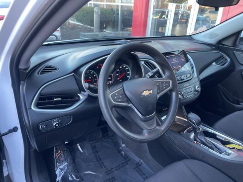 Used 2022 Chevrolet Malibu LT image 10