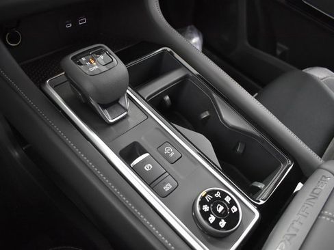 New 2025 Nissan Pathfinder SV image 19