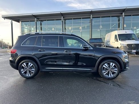 Used 2025 Mercedes-Benz GLB 250 4MATIC image 8