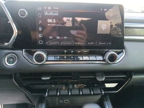 Used 2024 GMC Canyon Elevation w/ Convenience Package image 21