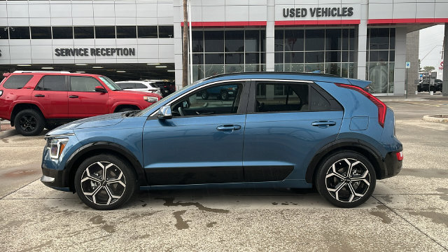 Used 2023 Kia Niro EX Touring FWD image 3
