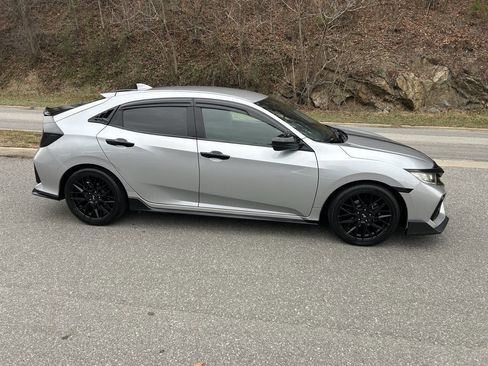 Used 2017 Honda Civic Sport image 6