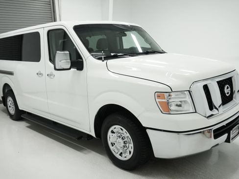 Used 2020 Nissan NV 3500 SV w/ Navigation Package image 2