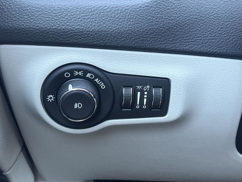 Used 2020 Jeep Compass Limited AWD/4WD image 24