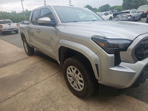 Used 2024 Toyota Tacoma SR5 AWD/4WD image 3