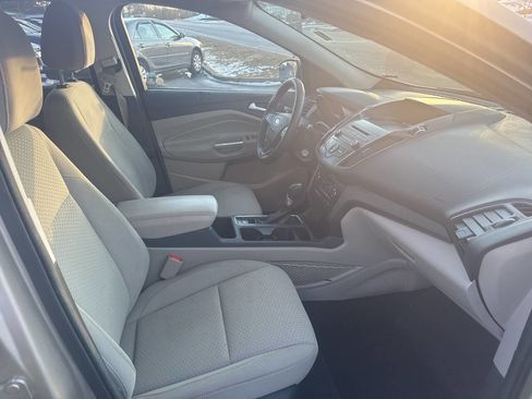 Used 2017 Ford Escape SE image 5