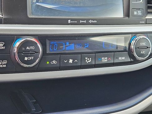 Used 2019 Toyota Highlander XLE AWD/4WD image 13