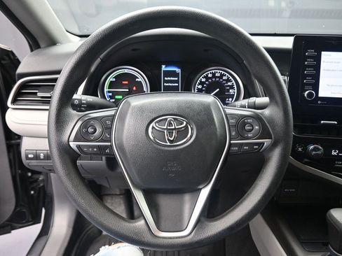 Used 2022 Toyota Camry LE image 6