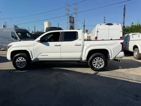Used 2024 Toyota Tacoma SR5 AWD/4WD image 4