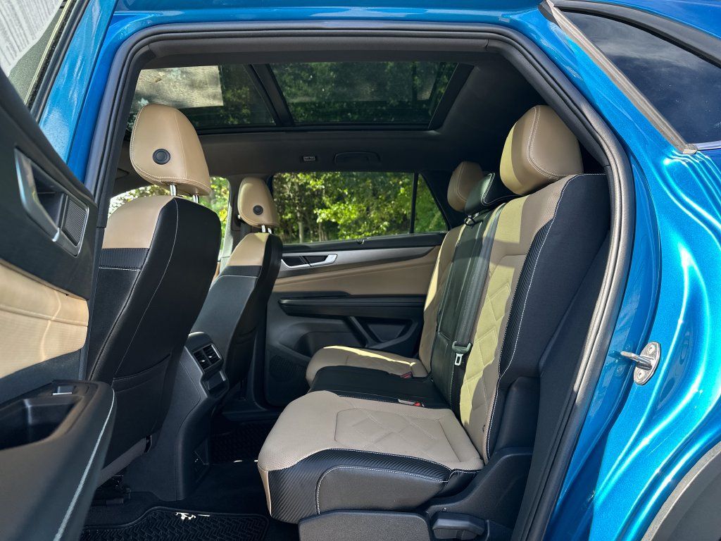 Certified 2024 Volkswagen Atlas Cross Sport SE AWD/4WD image 18