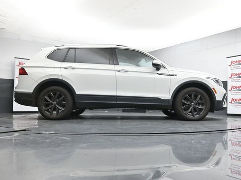 Used 2024 Volkswagen Tiguan SE AWD/4WD image 39