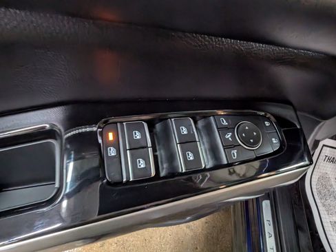 Used 2024 Nissan Pathfinder Platinum AWD/4WD image 13