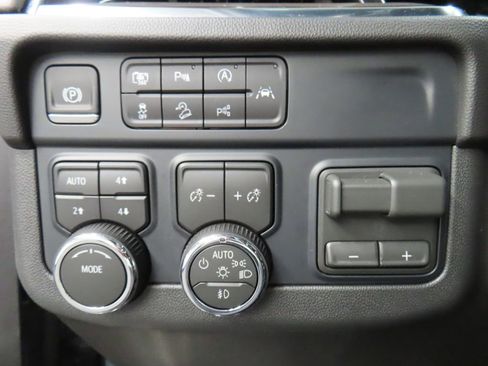 Used 2026 Chevrolet Tahoe Z71 w/ Comfort Package AWD/4WD image 65