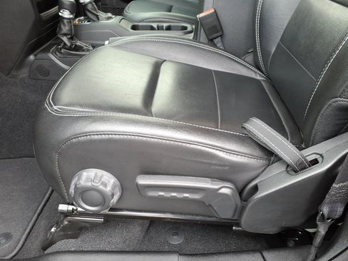 Used 2023 Jeep Wrangler Unlimited Sahara w/ Cold Weather Group image 6