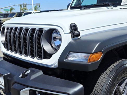 New 2025 Jeep Gladiator Sport image 7