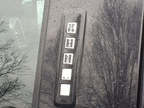 Used 2017 Ford F150 Platinum w/ Equipment Group 701A Luxury image 39