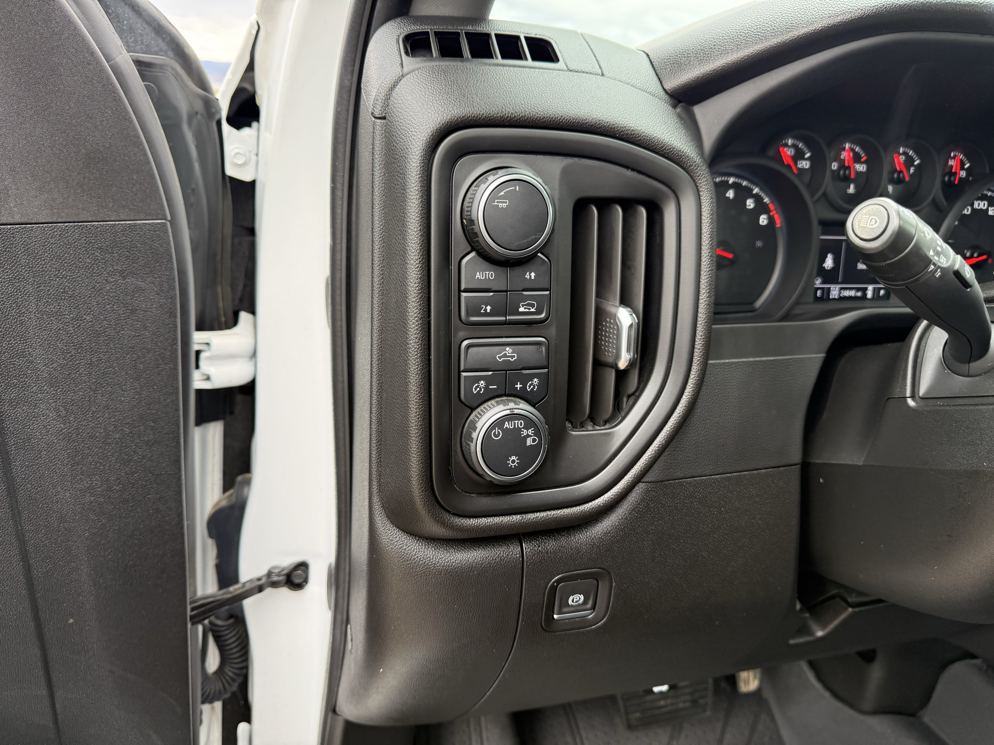 Used 2024 Chevrolet Silverado 1500 Custom AWD/4WD image 19