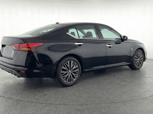 Used 2025 Nissan Altima 2.5 SV image 9