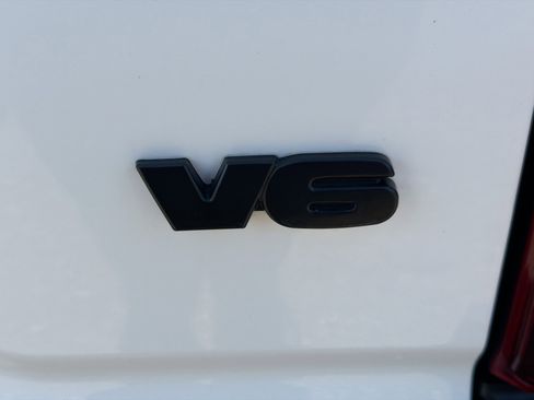 Used 2018 Toyota Tacoma TRD Sport image 11