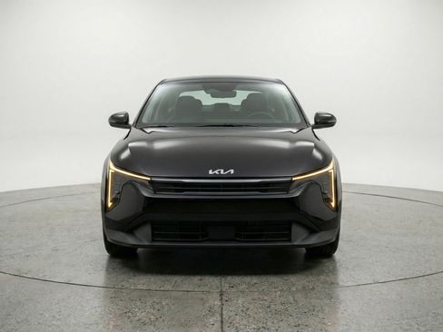 Used 2025 Kia K4 LXS image 2