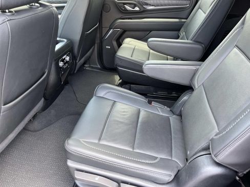 Used 2024 GMC Yukon XL Denali AWD/4WD image 18