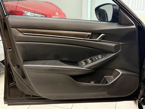 Used 2018 Honda Accord EX image 13