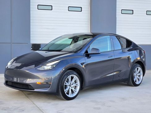 Used 2023 Tesla Model Y Long Range image 4