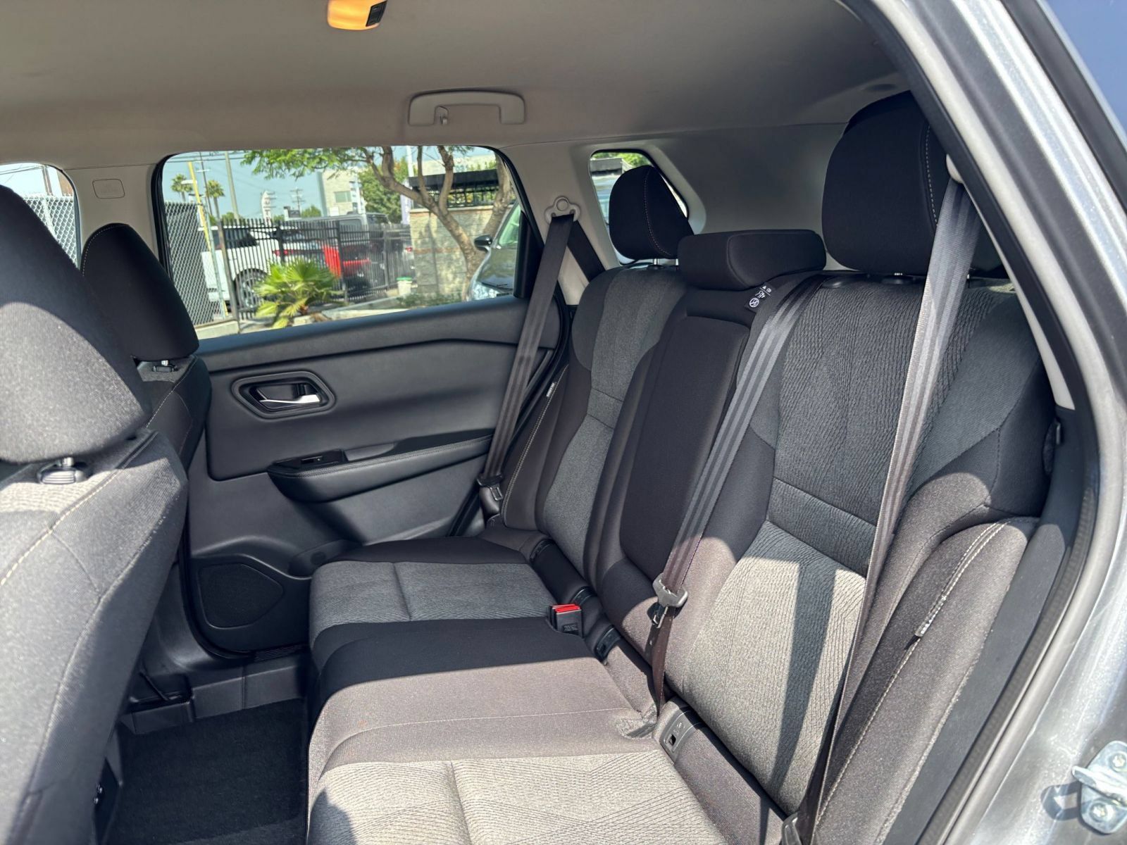 Used 2025 Nissan Rogue SV FWD image 27