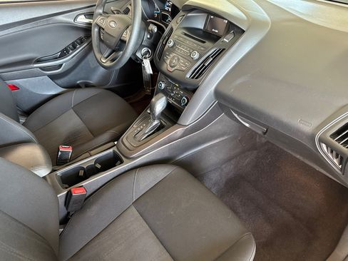 Used 2017 Ford Focus SE FWD image 31