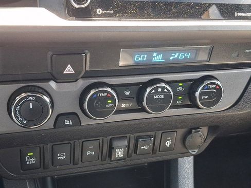 Used 2022 Toyota Tacoma TRD Off-Road AWD/4WD image 29