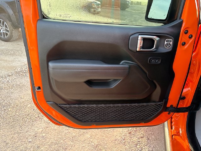 Used 2025 Jeep Gladiator Sport AWD/4WD image 7