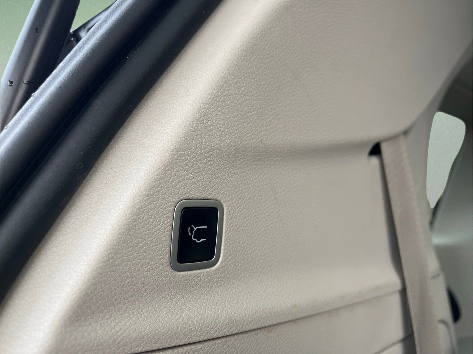 Used 2023 Chrysler Voyager LX FWD image 33